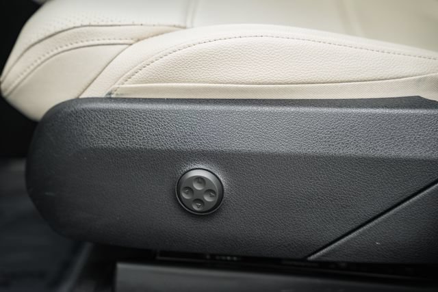 Used 2024 Mercedes-Benz GLC 300 4MATIC image 33