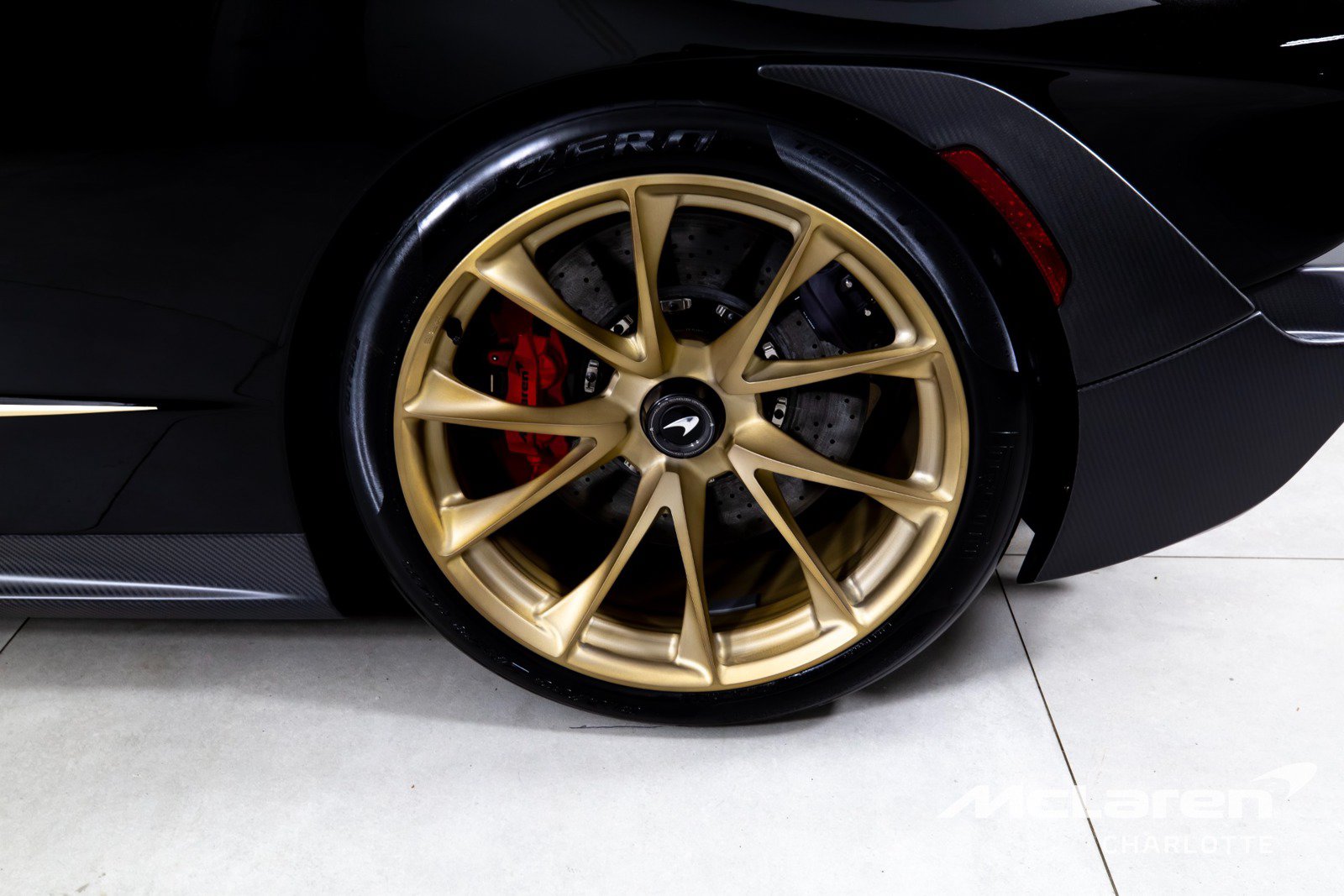 Used 2019 McLaren Senna RWD image 32