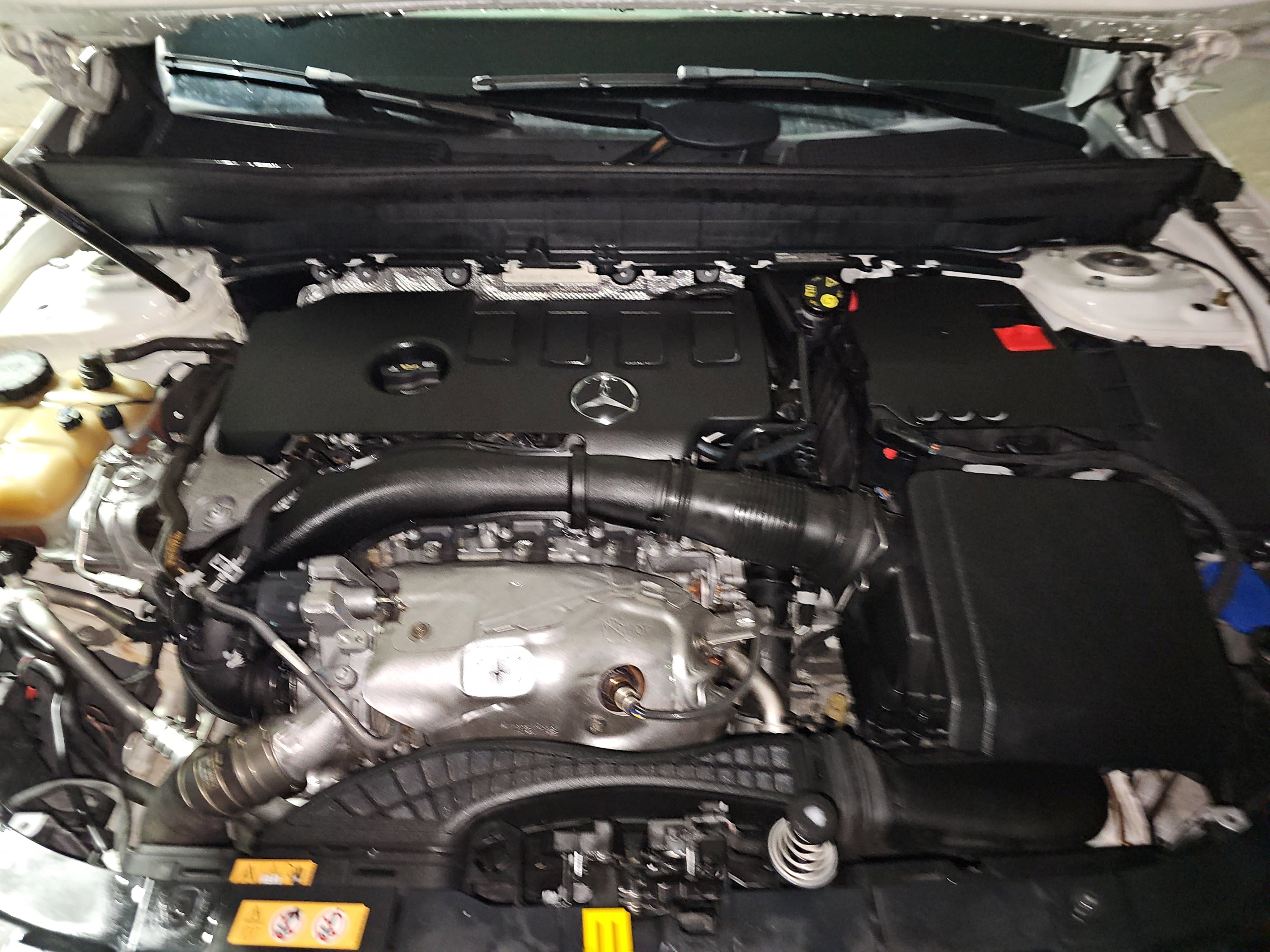 Used 2021 Mercedes-Benz GLB 250 4MATIC image 32