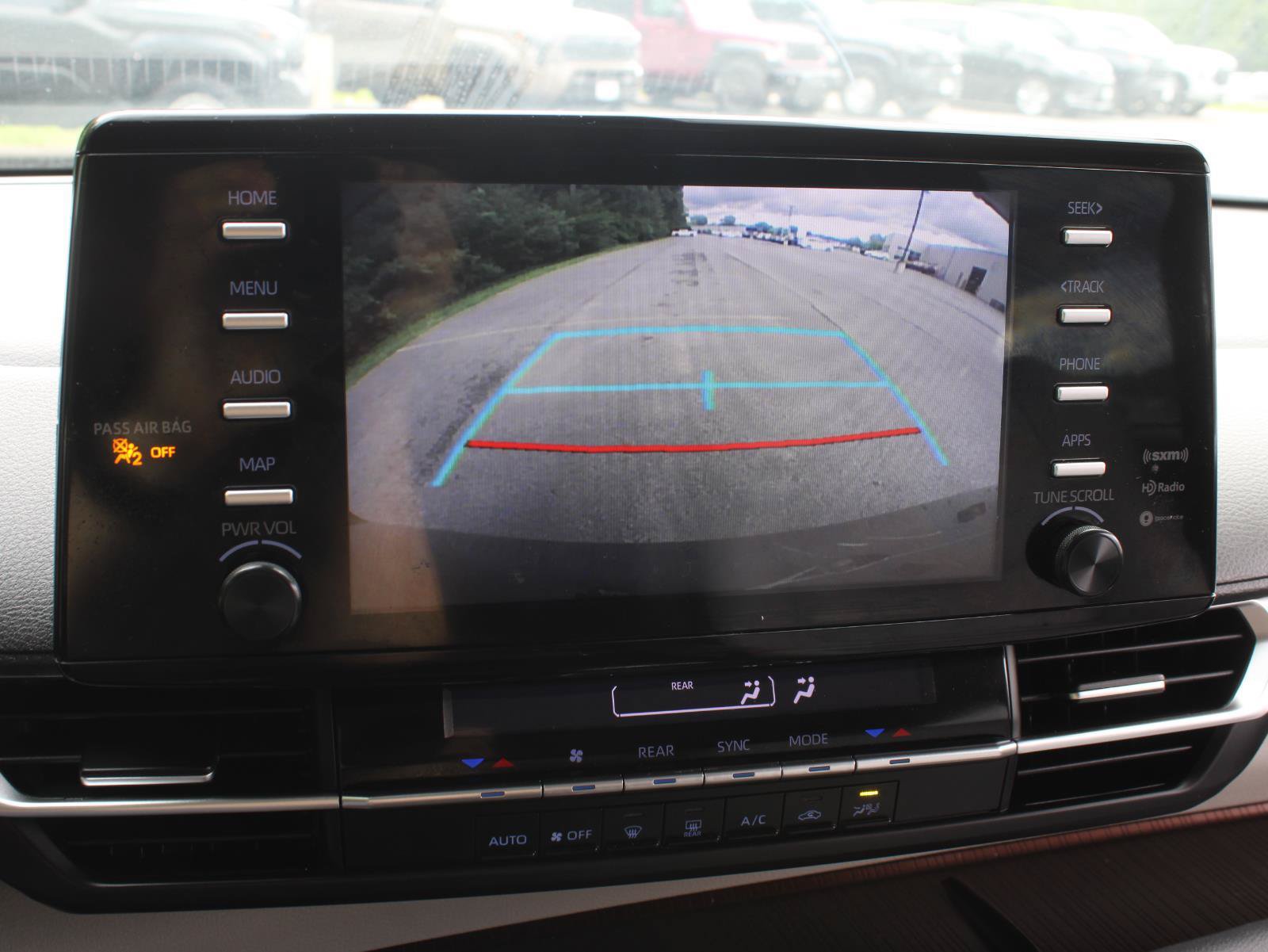 Used 2022 Toyota Sienna LE AWD/4WD image 13