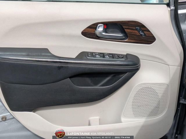 Used 2021 Chrysler Pacifica Limited AWD/4WD image 14