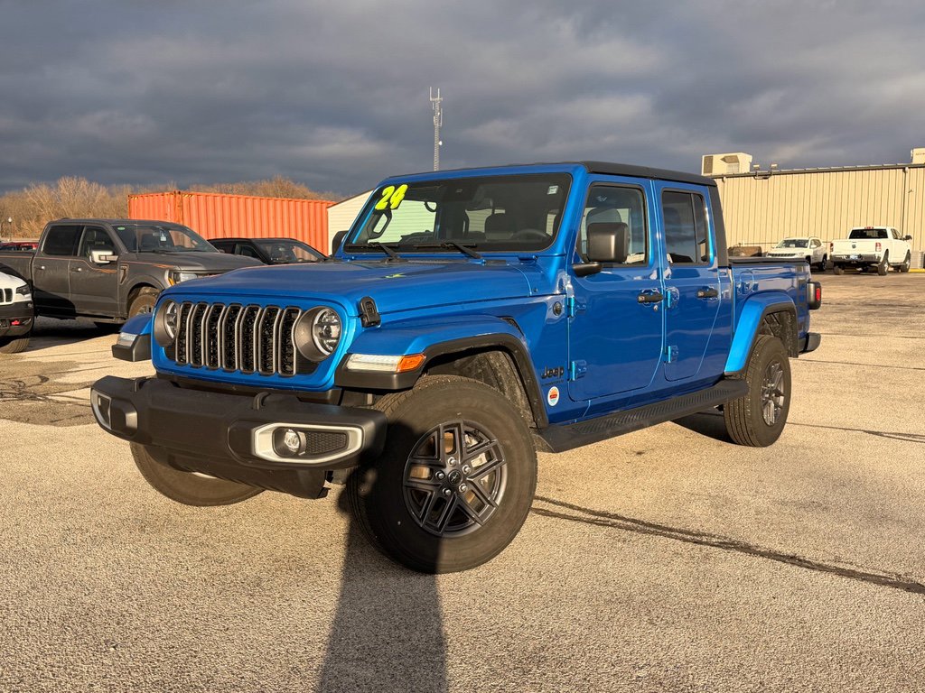Used 2024 Jeep Gladiator Sport AWD/4WD image 1