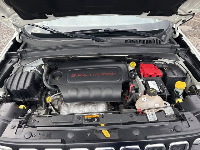 Used 2019 Jeep Renegade Latitude w/ Cold Weather Group image 16