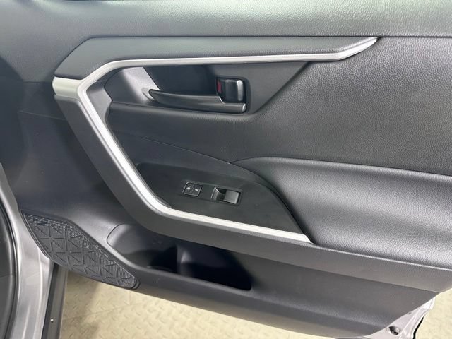 Used 2023 Toyota RAV4 LE AWD/4WD image 9