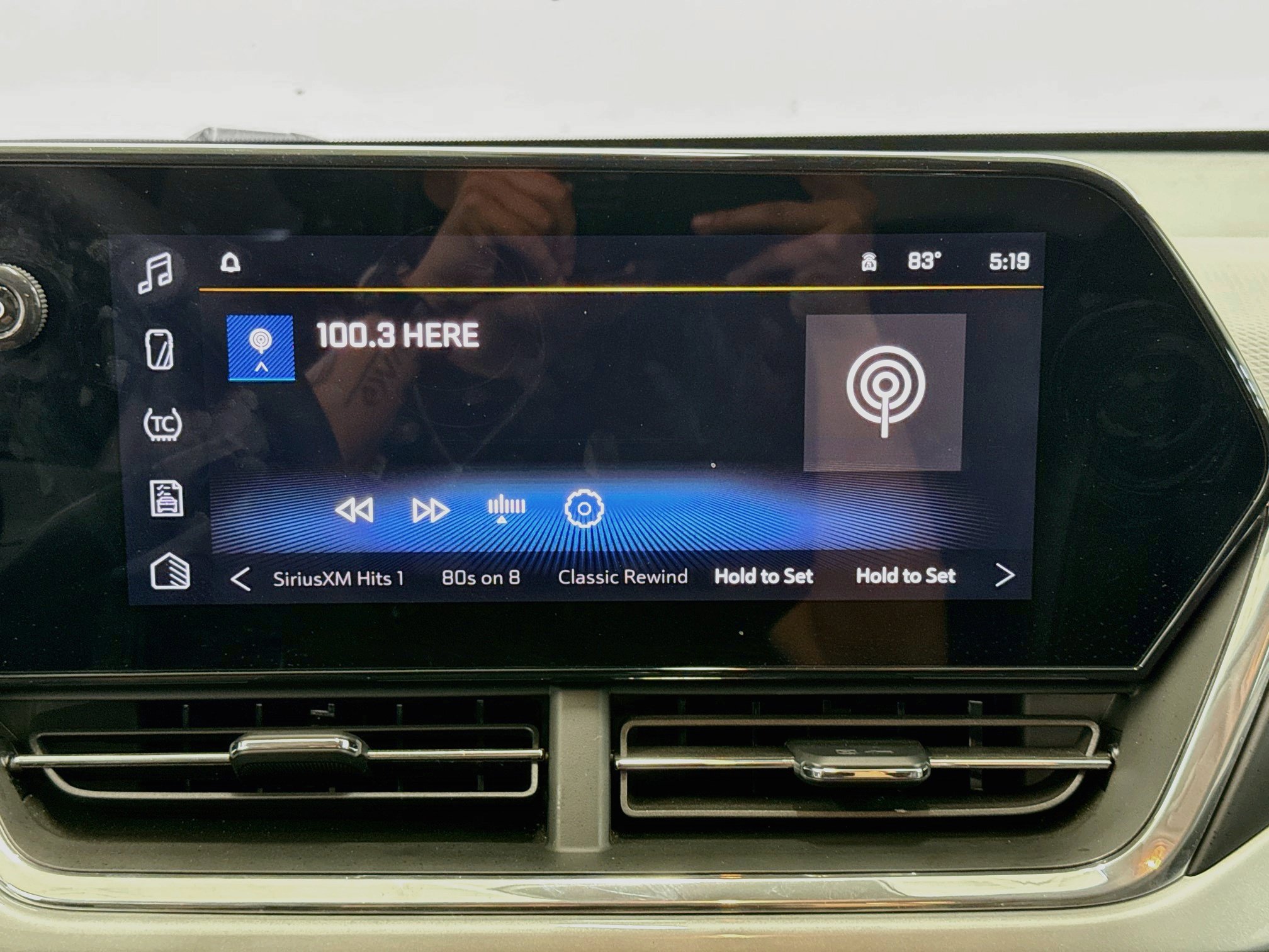 Used 2025 Chevrolet Trax LT FWD image 19