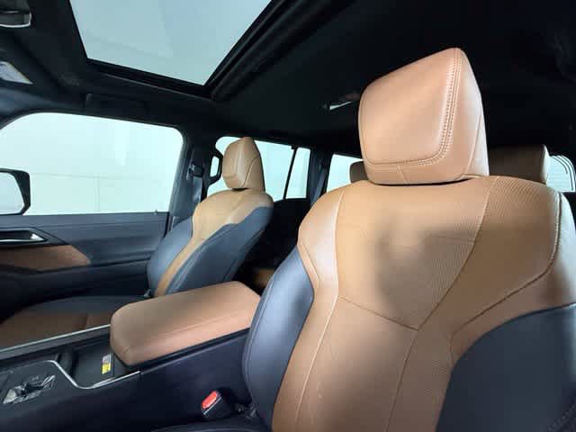 Used 2024 Lexus GX 550 w/ Accessory Package (Z1) AWD/4WD image 5