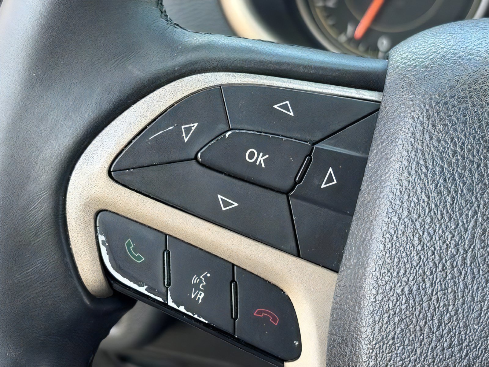 Used 2016 Jeep Cherokee Sport FWD image 19