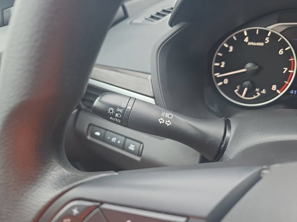 Used 2025 Nissan Altima 2.5 SV FWD image 15