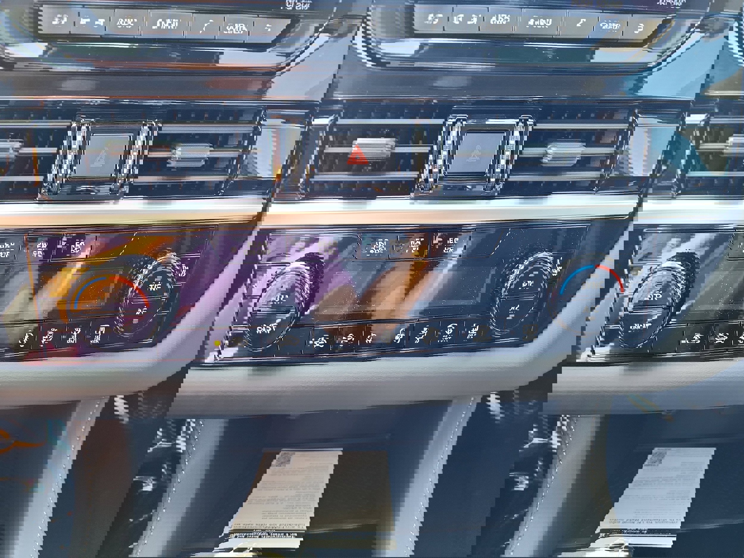 New 2025 Nissan Pathfinder SV w/ Black Appearance Package image 15