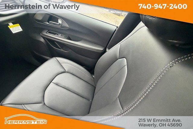New 2026 Chrysler Pacifica Select image 11