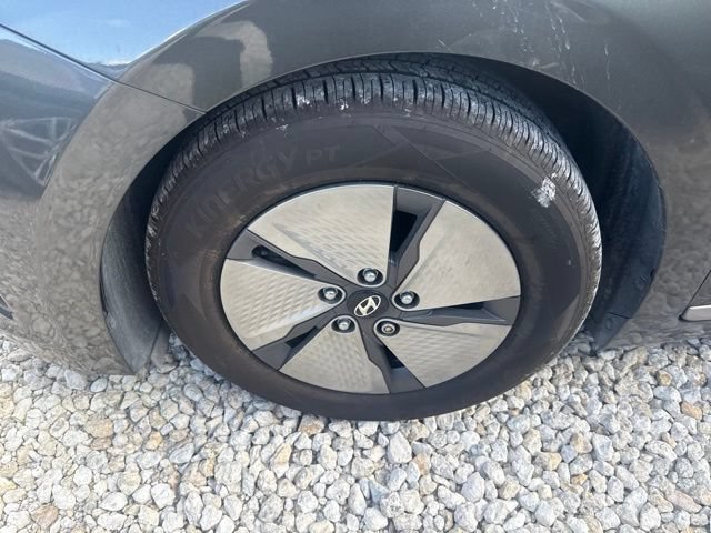 Used 2022 Hyundai Ioniq SE FWD image 11