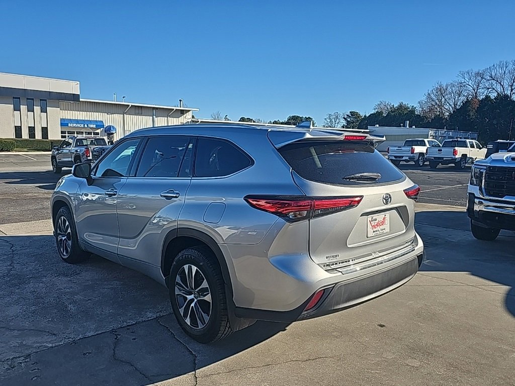 Used 2022 Toyota Highlander XLE image 4