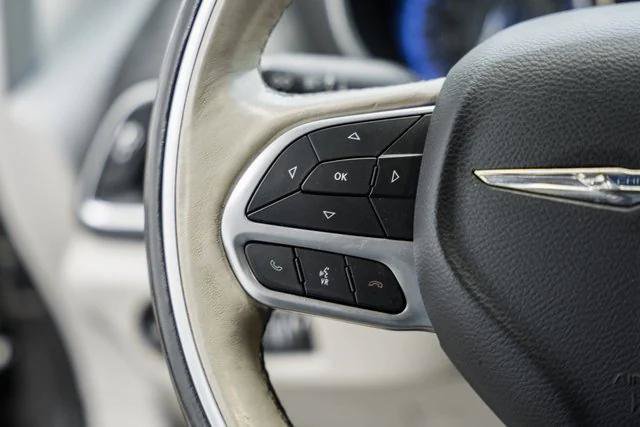 Certified 2019 Chrysler Pacifica Limited FWD image 32