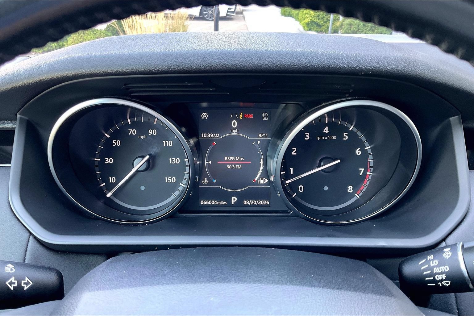 Used 2020 Land Rover Discovery SE AWD/4WD image 12