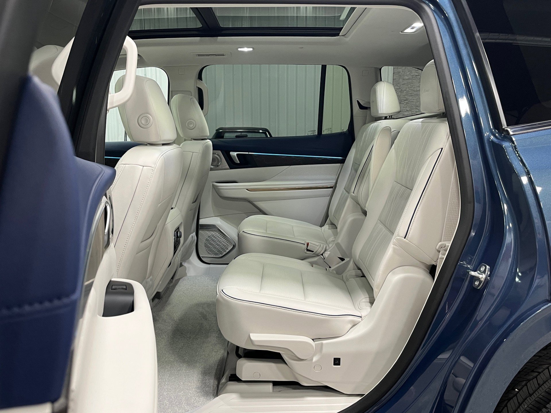 Certified 2025 Buick Enclave Avenir w/ Trailering Package, 5000 lbs. image 11