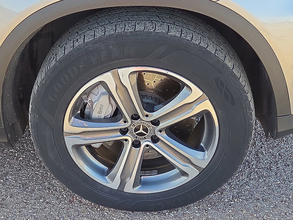 Used 2019 Mercedes-Benz GLC 350e 4MATIC image 12