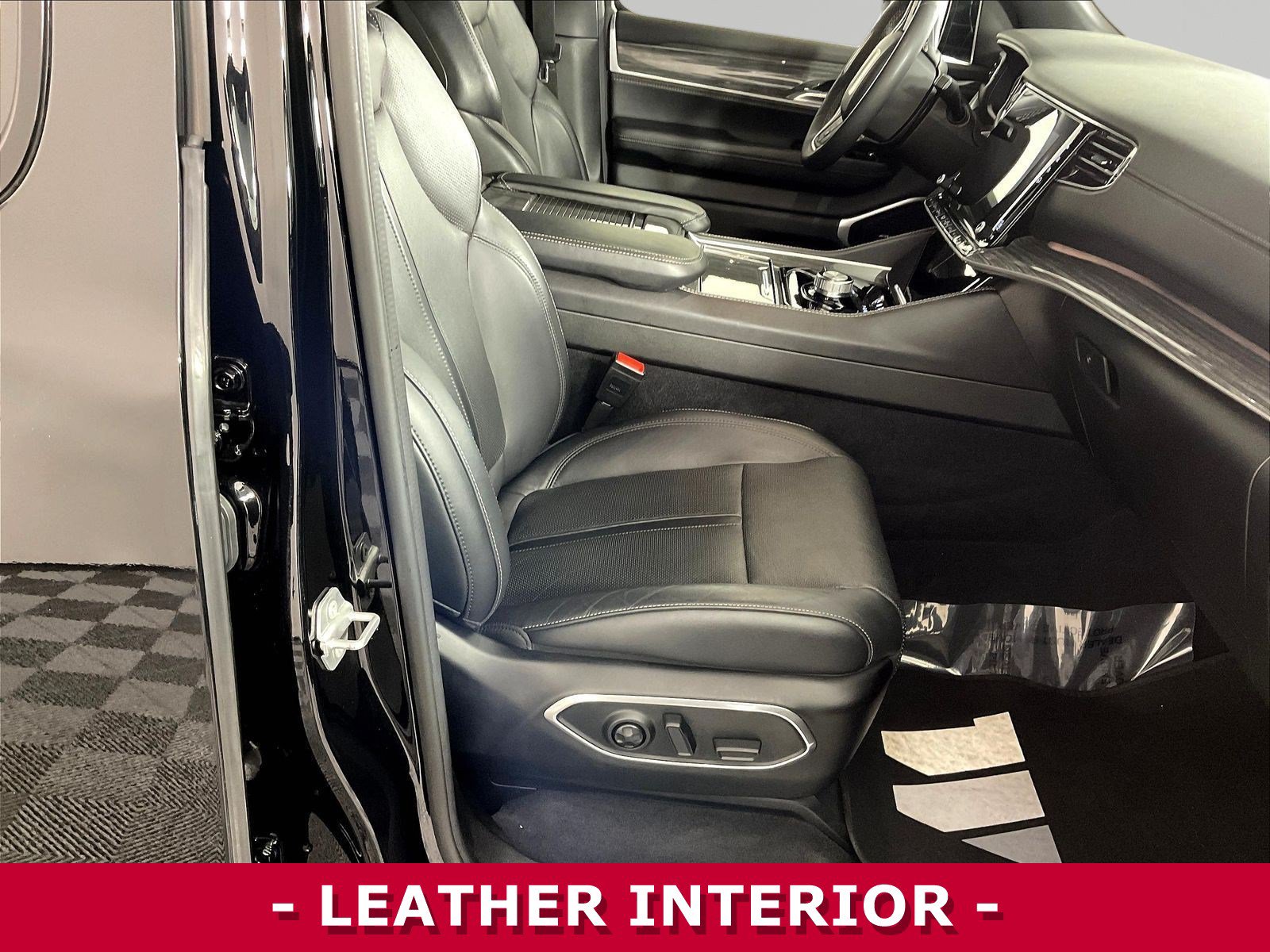 Used 2022 Jeep Wagoneer Series II AWD/4WD image 29