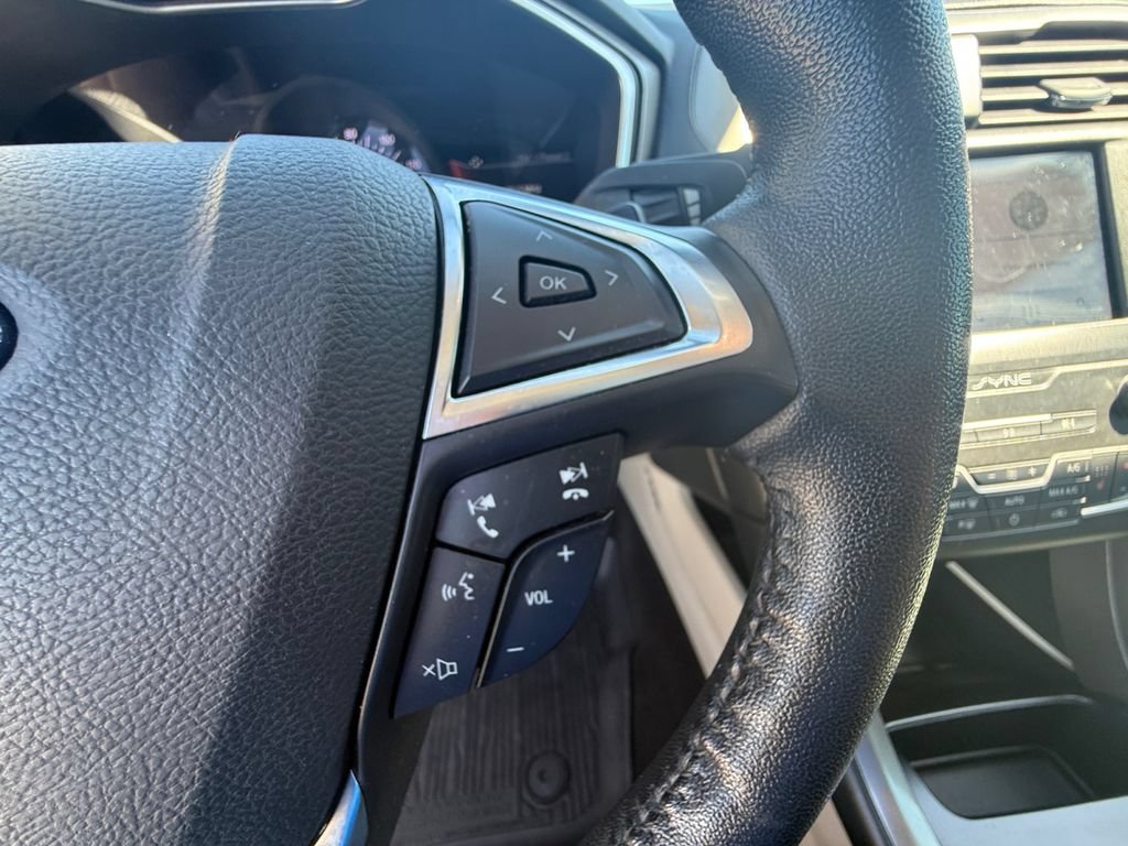 Used 2019 Ford Fusion SEL FWD image 16