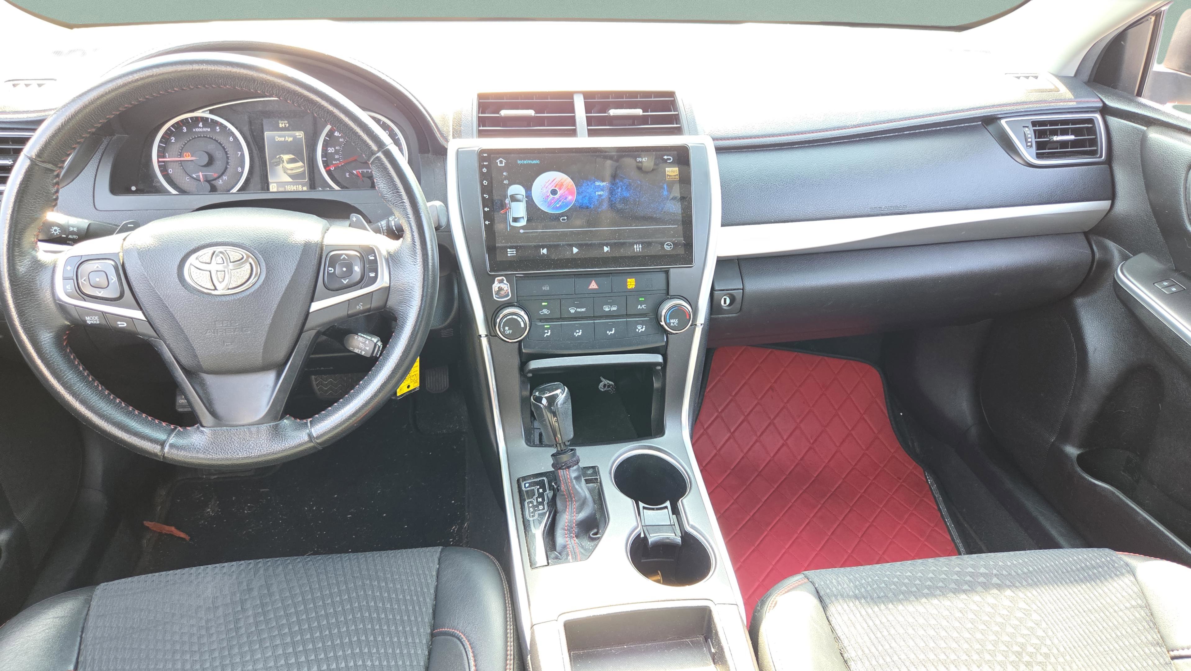Used 2015 Toyota Camry SE w/ Moonroof Package FWD image 12