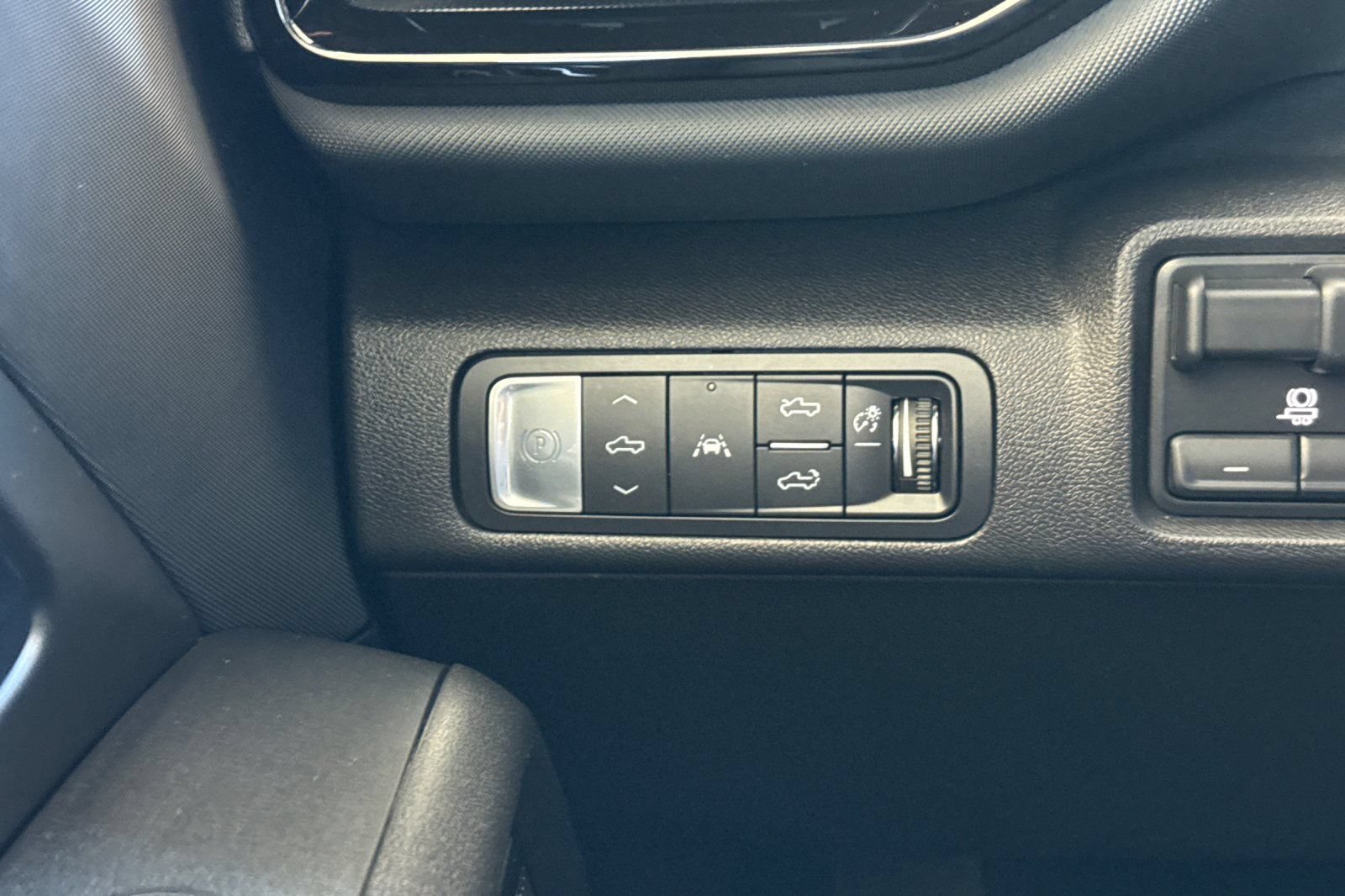 Used 2025 Chevrolet Silverado EV RST AWD/4WD image 37