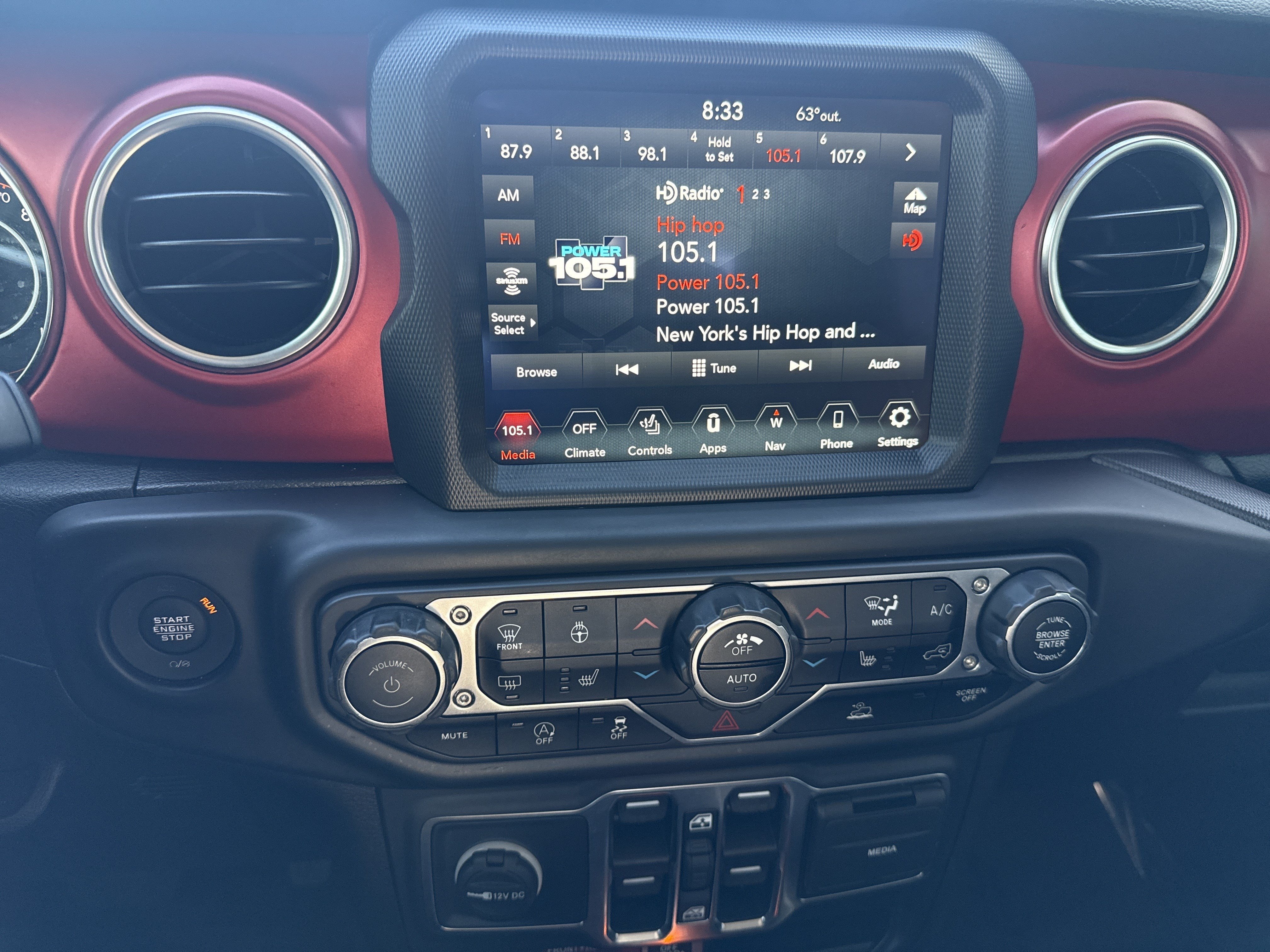 Used 2023 Jeep Gladiator Rubicon w/ Cold Weather Group AWD/4WD image 22