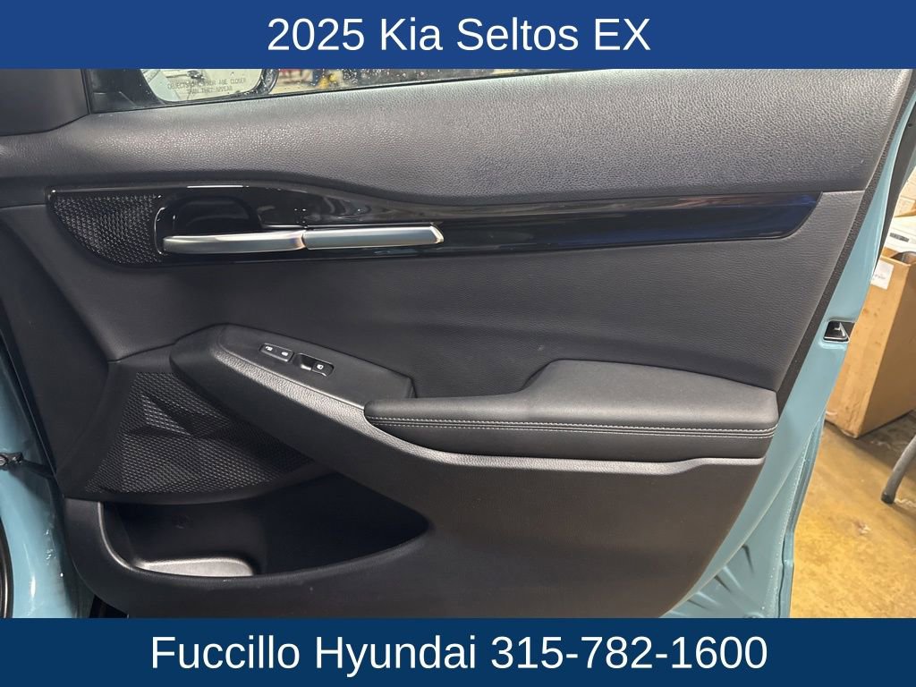 Used 2025 Kia Seltos EX image 10