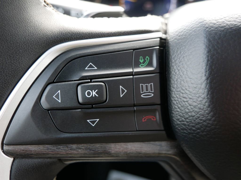 Used 2024 Jeep Grand Cherokee L Limited w/ Luxury Tech Group II image 23