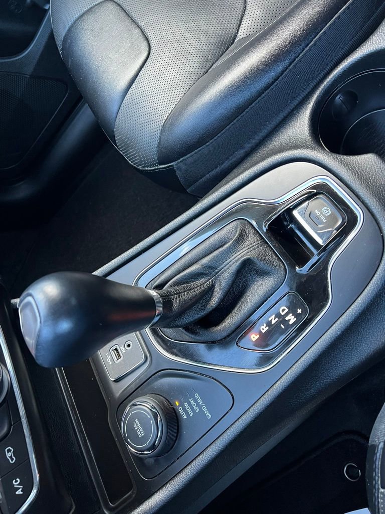 Used 2022 Jeep Cherokee Limited image 42