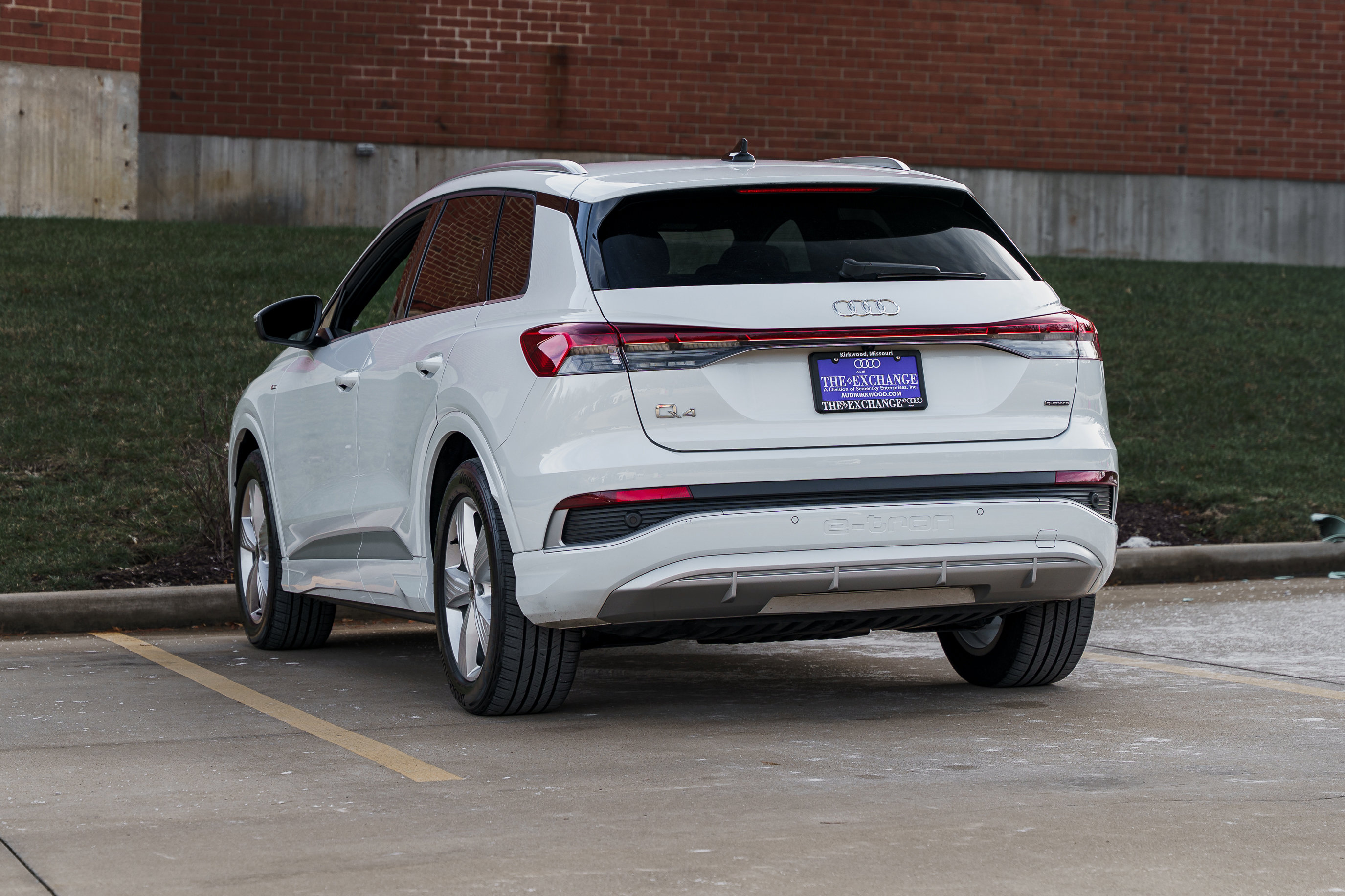 Used 2024 Audi Q4 e-tron Premium image 5
