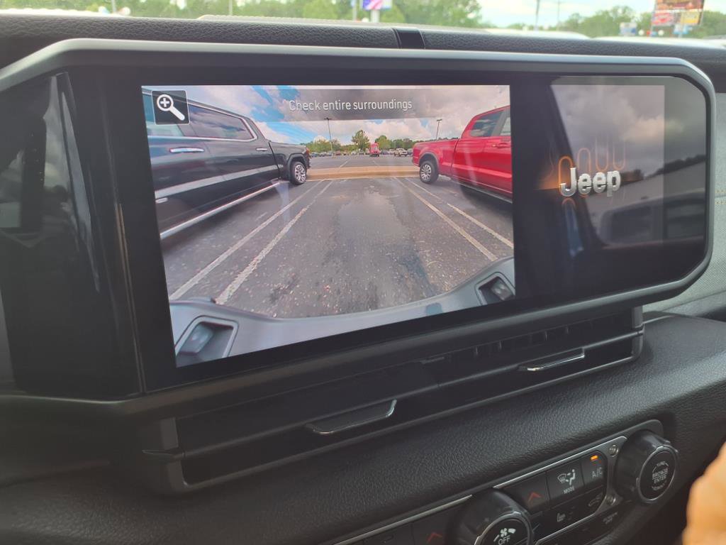 Used 2024 Jeep Gladiator Sport image 24