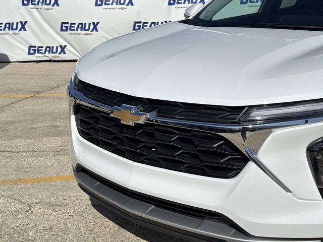 Used 2025 Chevrolet Trax LT w/ LT Convenience Package FWD image 3