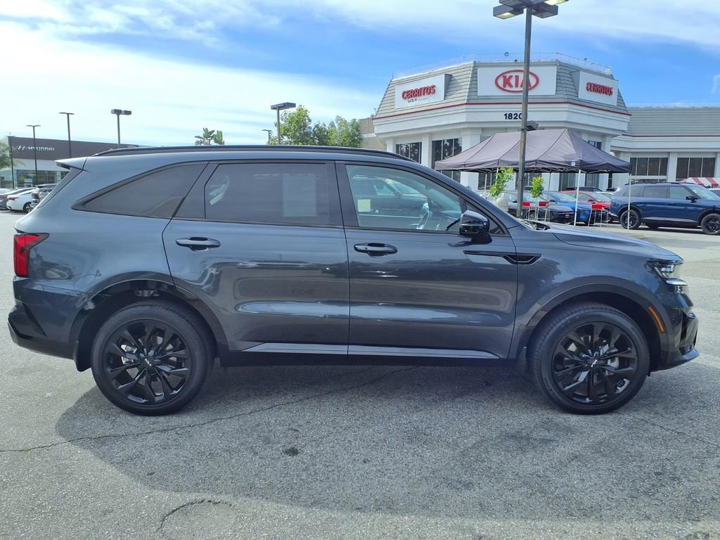 Certified 2023 Kia Sorento SX image 5