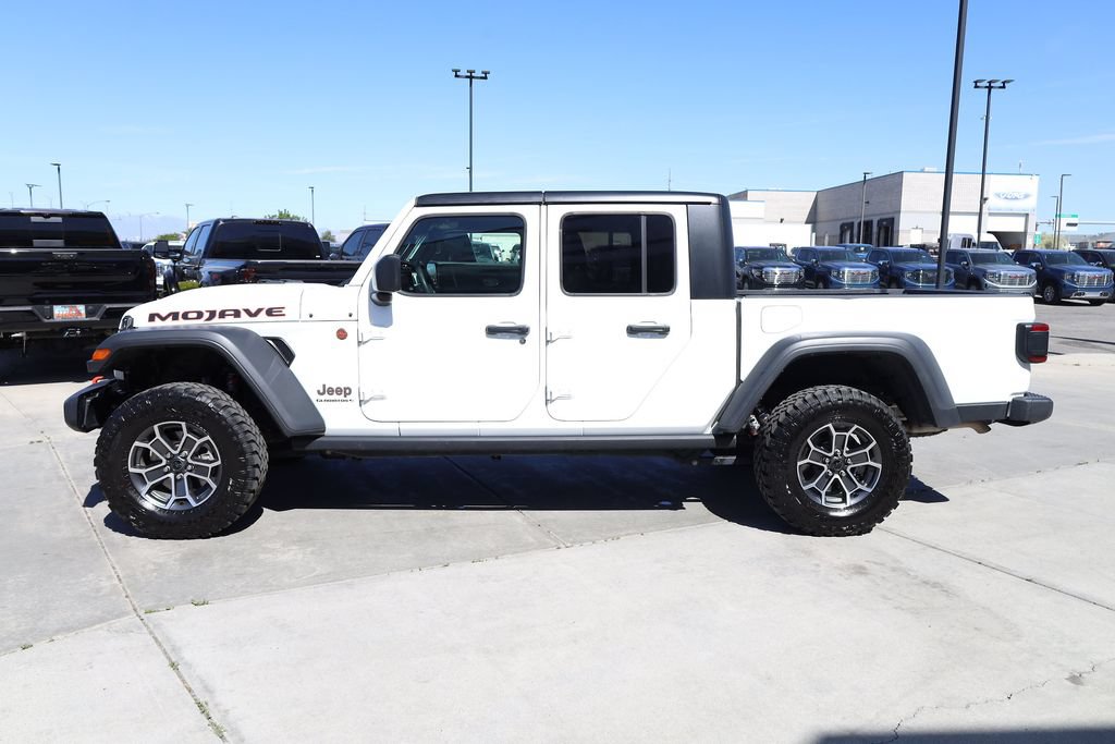 Used 2025 Jeep Gladiator Mojave w/ Convenience Group AWD/4WD image 3
