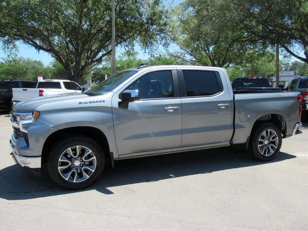 Used 2024 Chevrolet Silverado 1500 LT AWD/4WD image 4