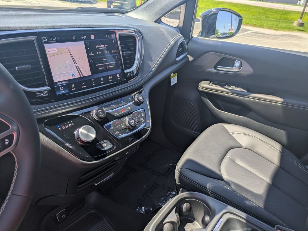 New 2027 Chrysler Pacifica Select w/ Family Tech Group FWD image 20
