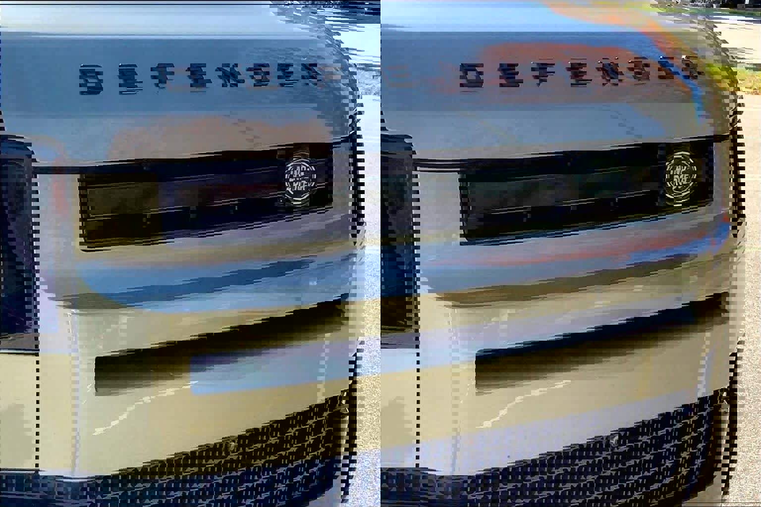 Used 2024 Land Rover Defender 130 S image 27