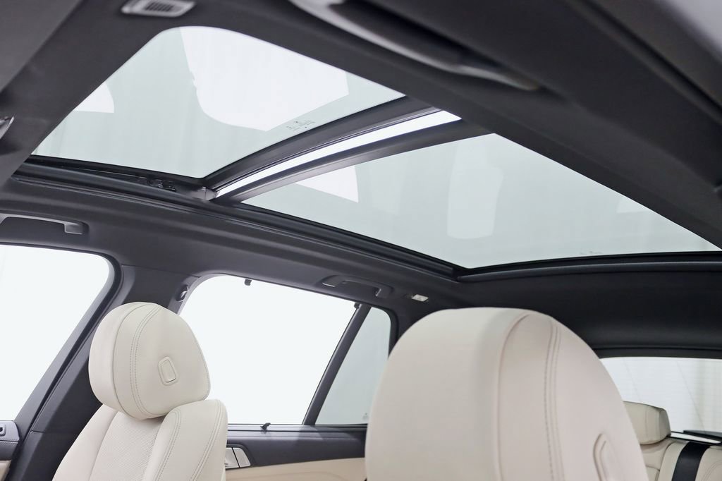 Used 2022 BMW X5 xDrive40i w/ M Sport Package AWD/4WD image 30