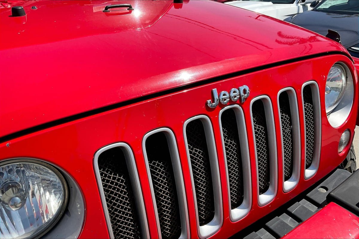 Used 2016 Jeep Wrangler Sahara w/ Connectivity Group AWD/4WD image 20