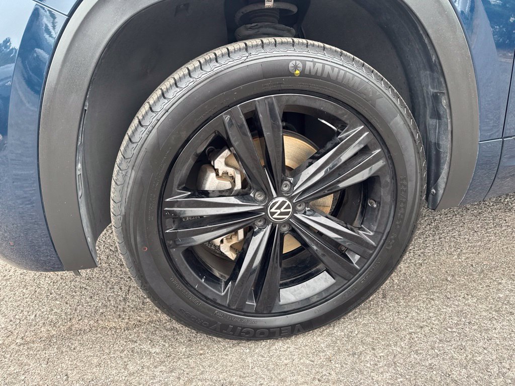 Certified 2023 Volkswagen Atlas SEL R-Line AWD/4WD image 12