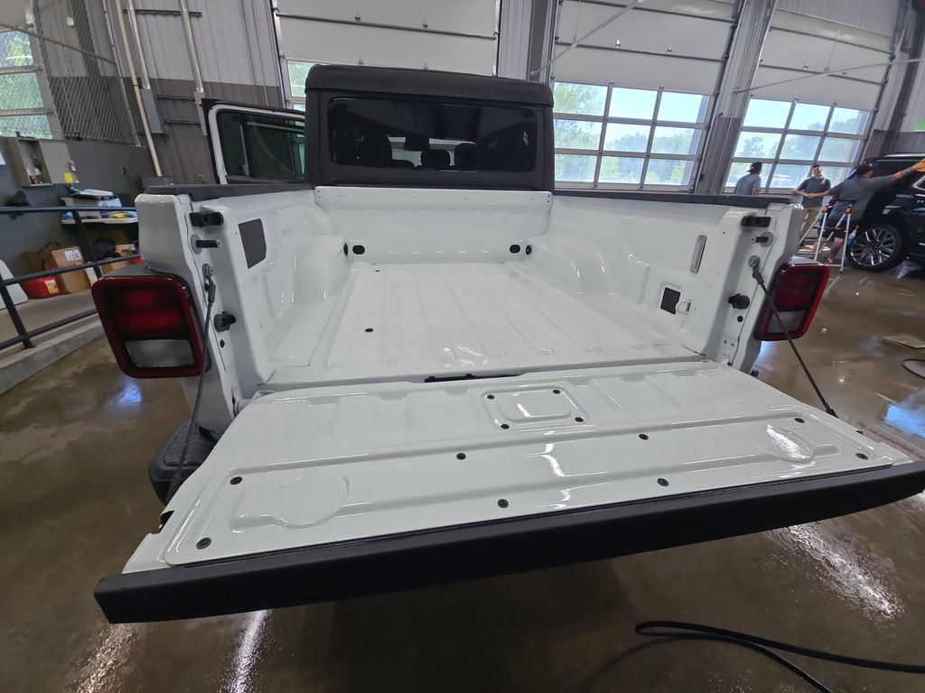 New 2026 Jeep Gladiator Sport AWD/4WD image 13