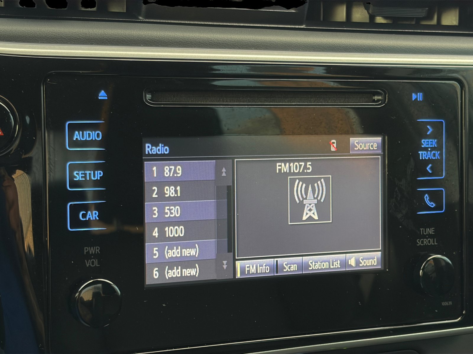 Used 2017 Toyota Corolla SE w/ Carpet Mat Package (TMS) FWD image 23