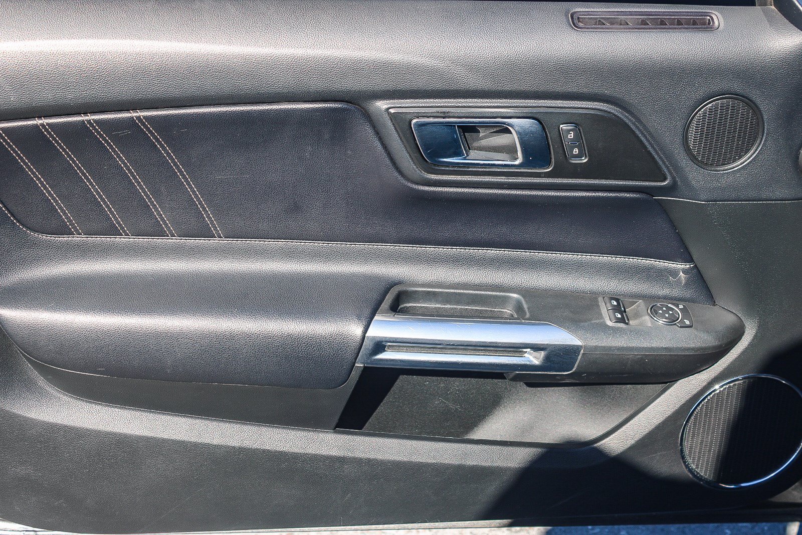 Used 2020 Ford Mustang Premium RWD image 20