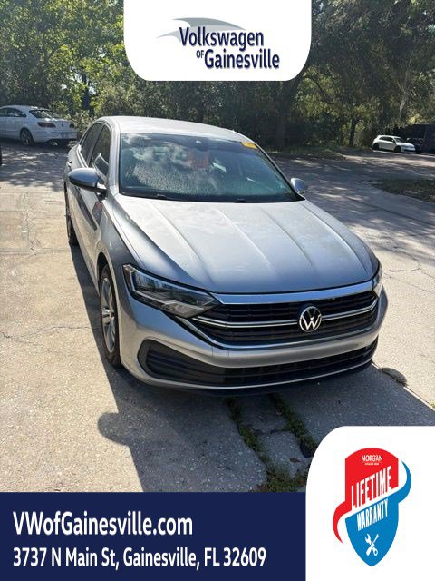 Used 2024 Volkswagen Jetta SE FWD image 3