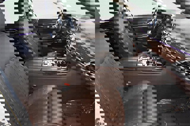 Used 2018 BMW 740i xDrive image 14