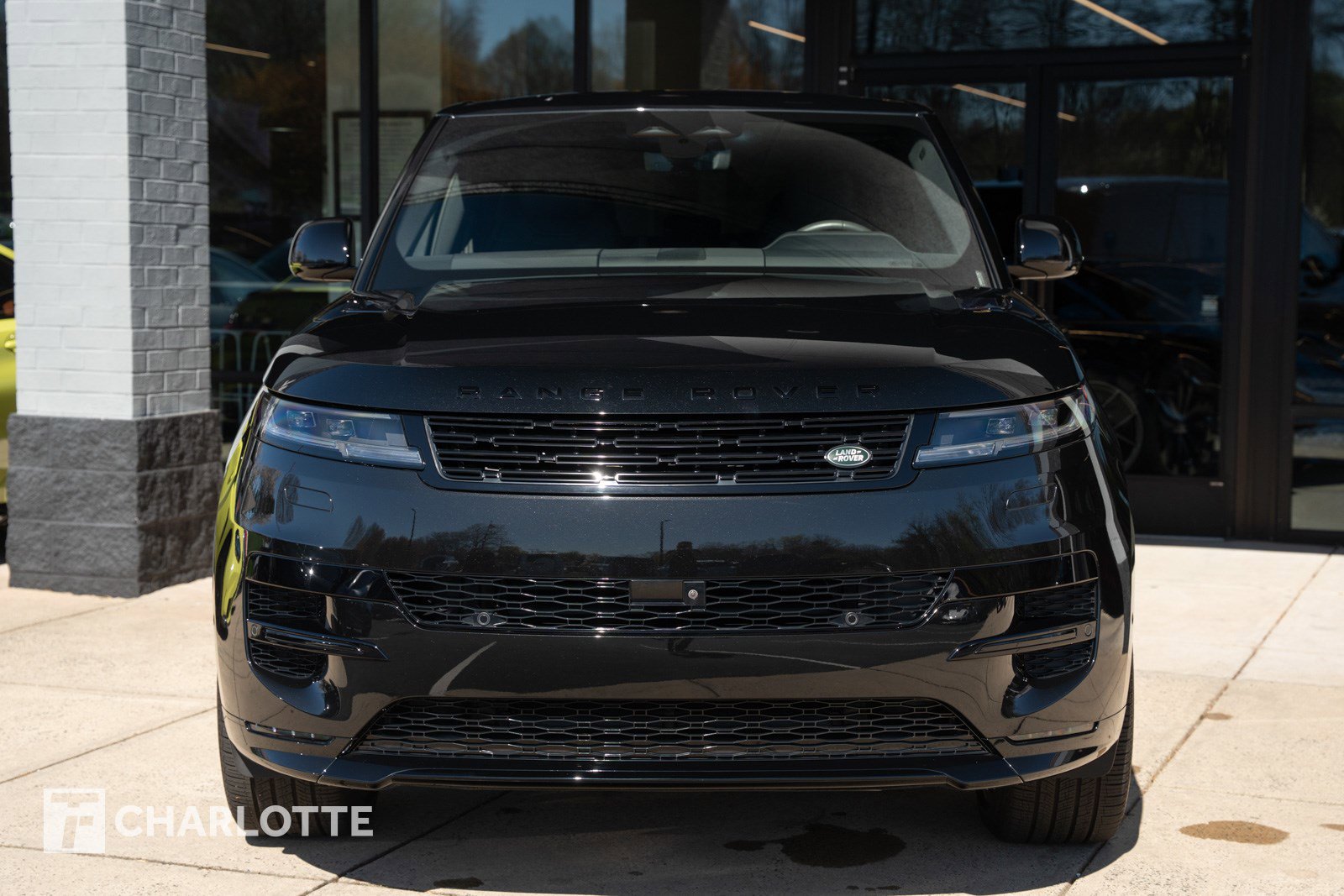 Used 2025 Land Rover Range Rover Sport Dynamic SE image 4