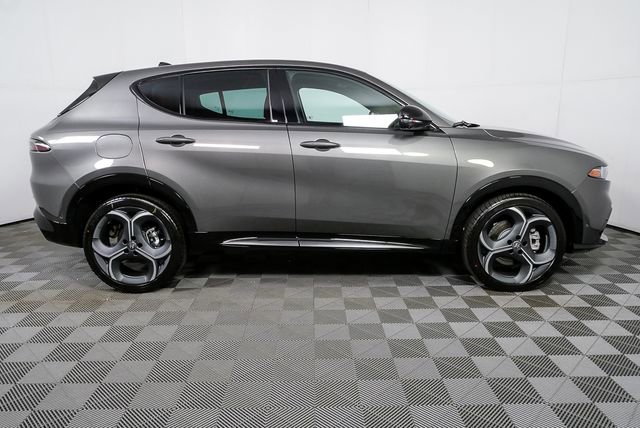 New 2026 Alfa Romeo Tonale w/ Red Premium Package image 28