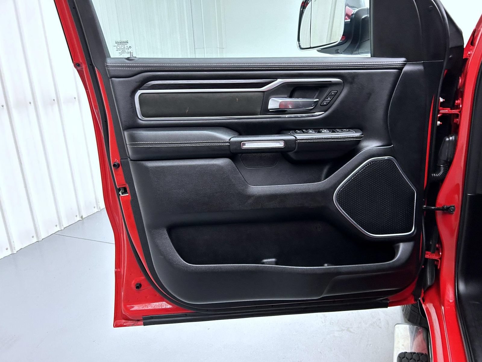 Used 2023 RAM 1500 Laramie AWD/4WD image 9