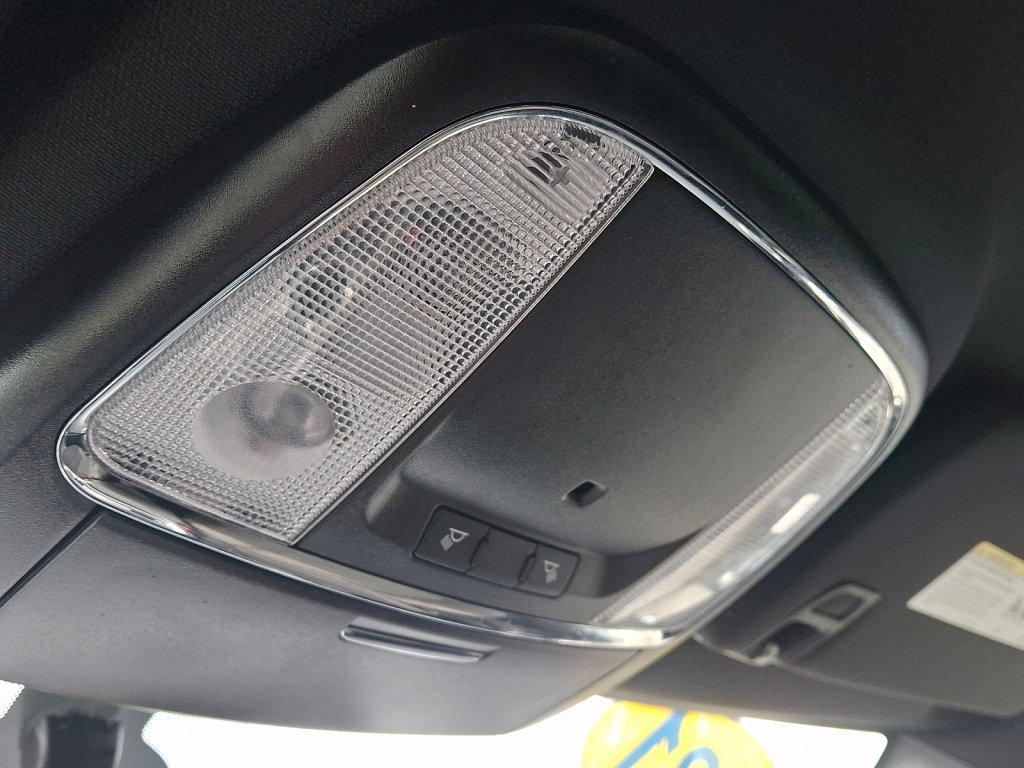 Used 2021 Jeep Grand Cherokee Laredo image 32