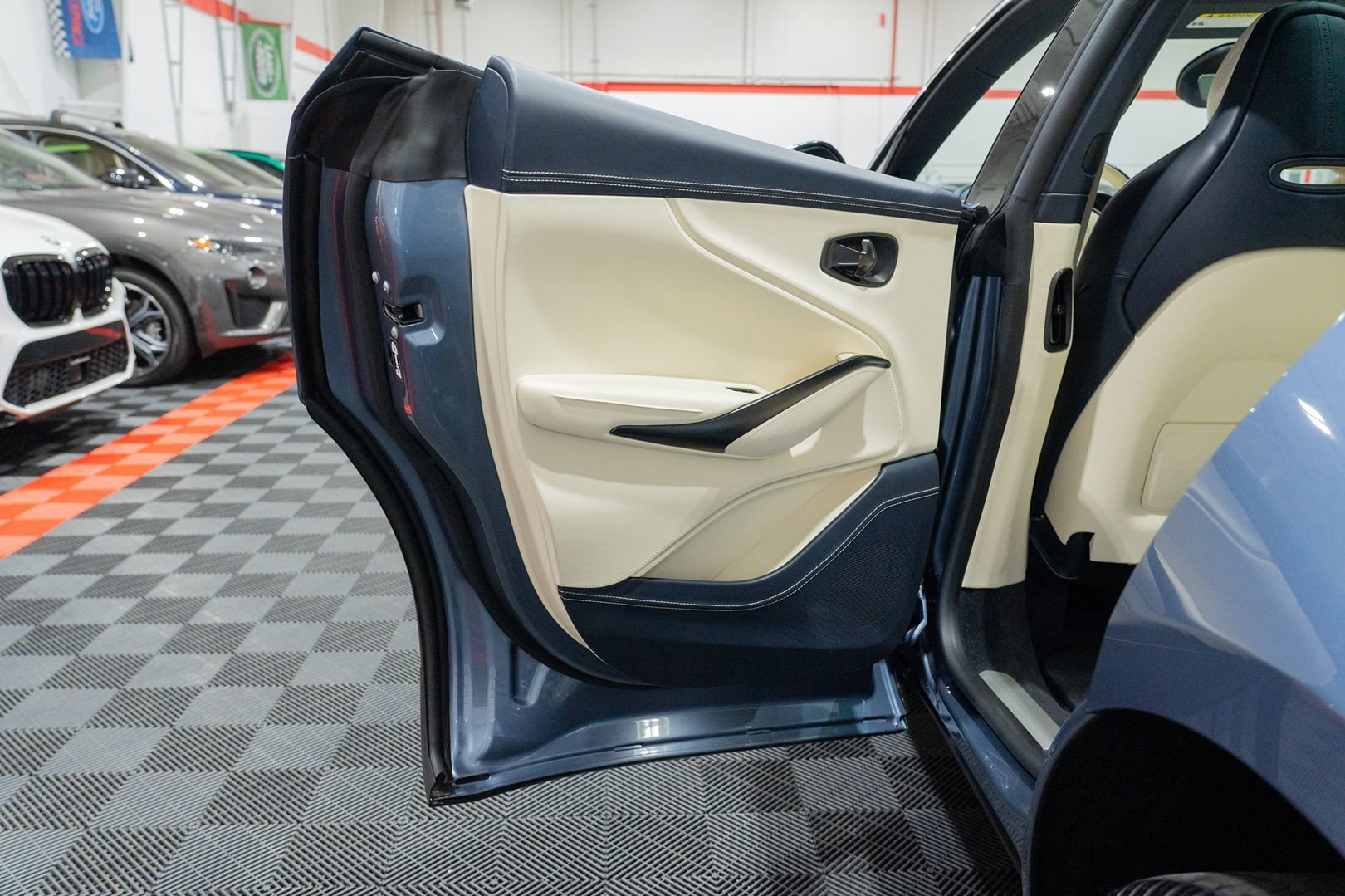 Used 2021 Aston Martin DBX AWD/4WD image 26