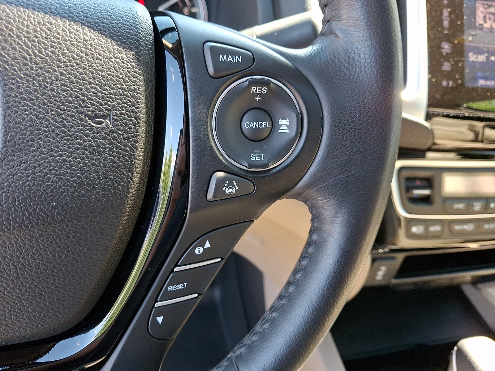 Used 2018 Honda Ridgeline RTL-E image 23